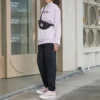 Hanorac cu glugă din tricot brodat cu litere în culori contrastante, violet
